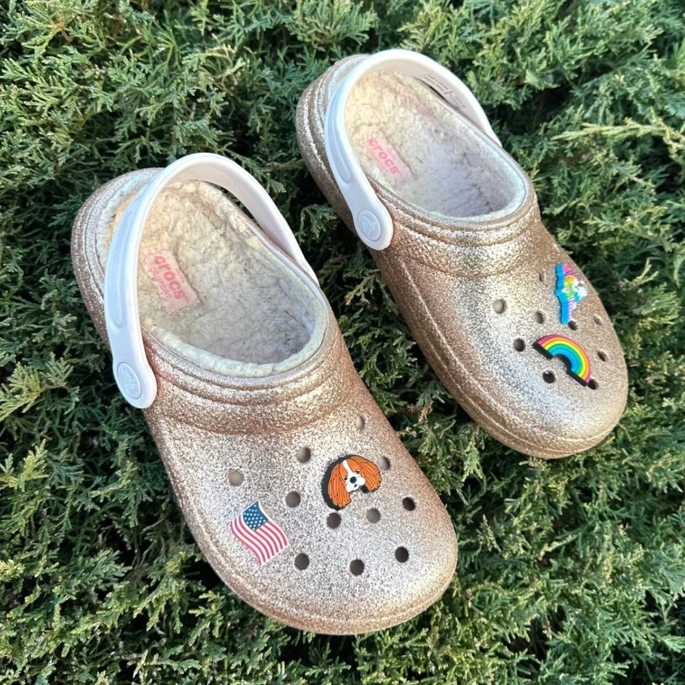 CROCS KIDS CLASSIC LINED GLITTER CLOGS WITH‎ CHARMS Little Kids Size J 2 Gold